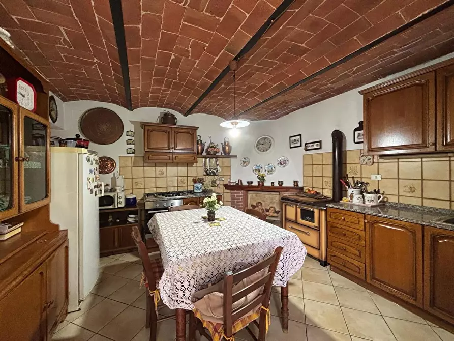 Immagine 12 di Casa colonica in vendita  a Palaia