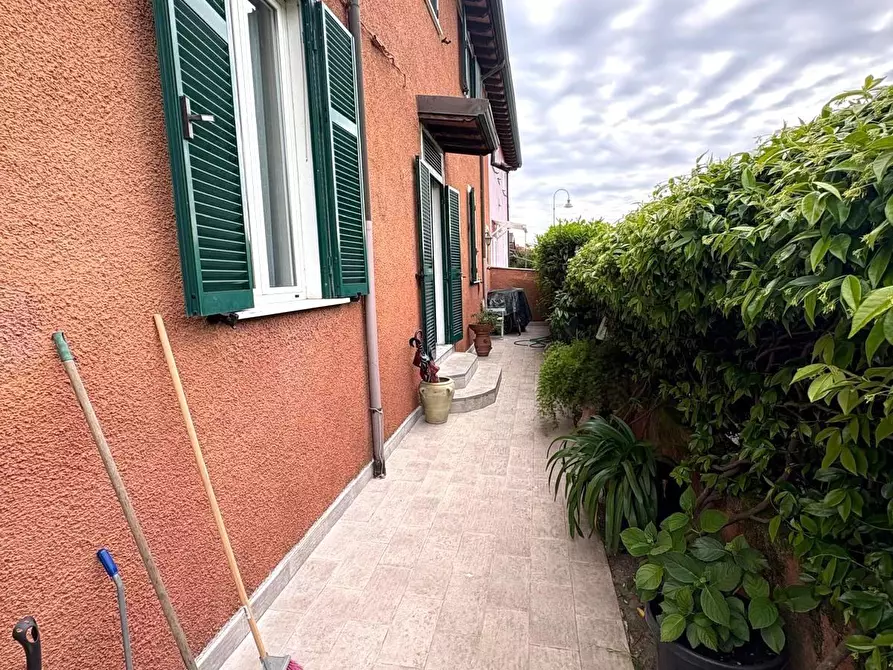 Immagine 2 di Casa bifamiliare in vendita  a Montignoso