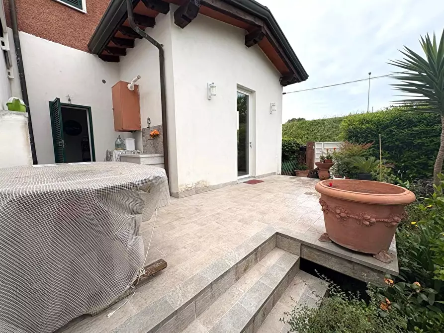 Immagine 4 di Casa bifamiliare in vendita  a Montignoso