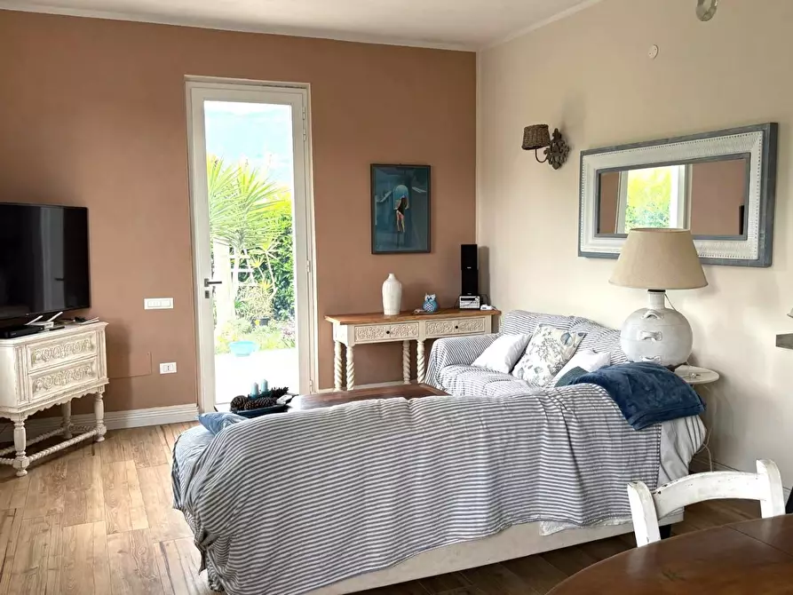 Immagine 11 di Casa bifamiliare in vendita  a Montignoso