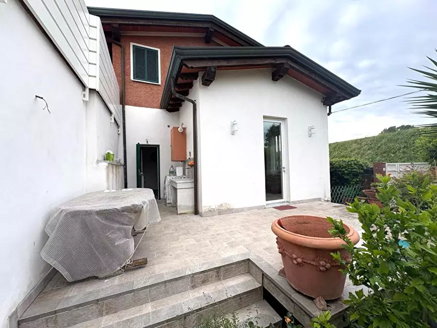 Immagine 6 di Casa bifamiliare in vendita  a Montignoso