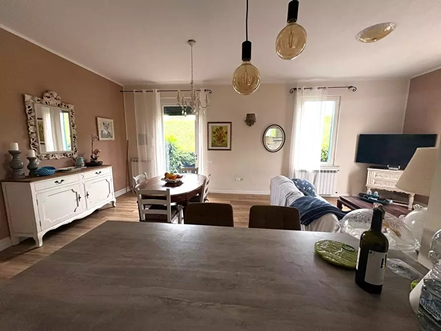 Immagine 10 di Casa bifamiliare in vendita  a Montignoso