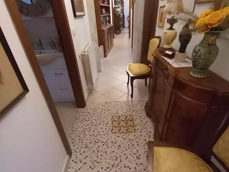 Immagine 11 di Appartamento in vendita  a Carrara