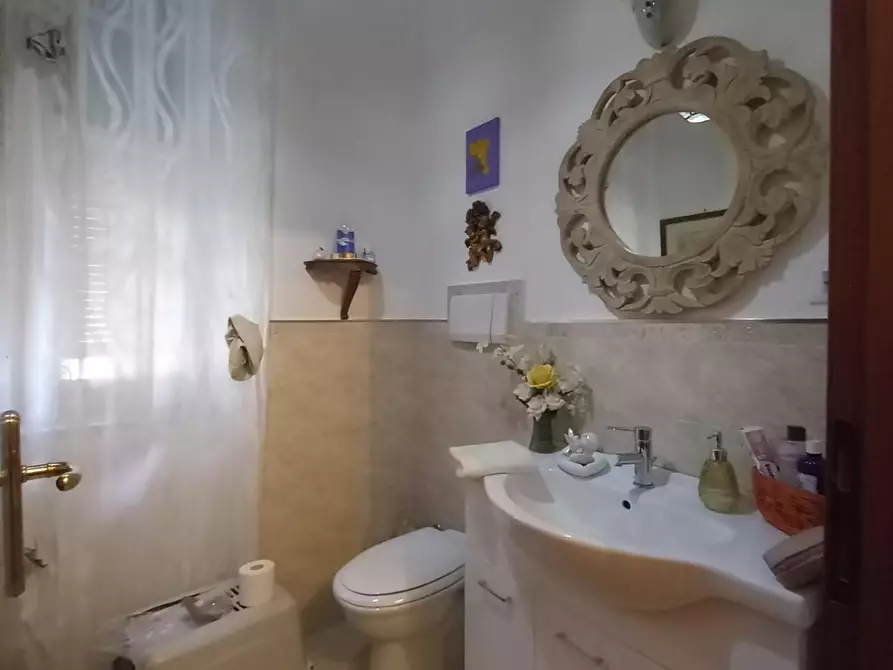 Immagine 10 di Appartamento in vendita  a Carrara