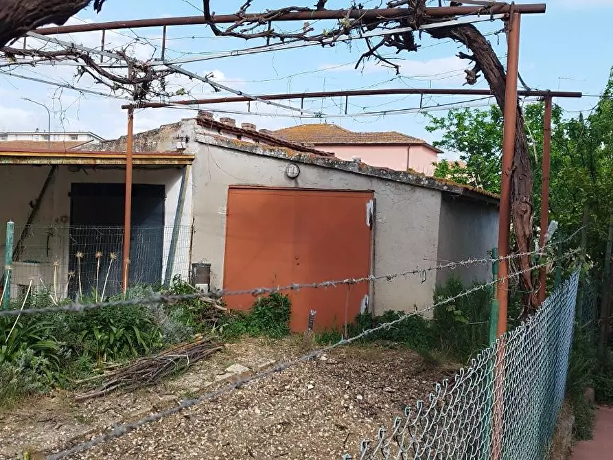 Immagine 7 di Casa trifamiliare in vendita  a Grosseto