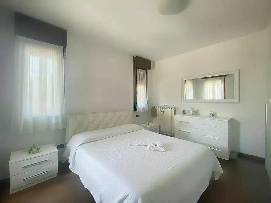 Immagine 12 di Appartamento in vendita  a Caronno Pertusella