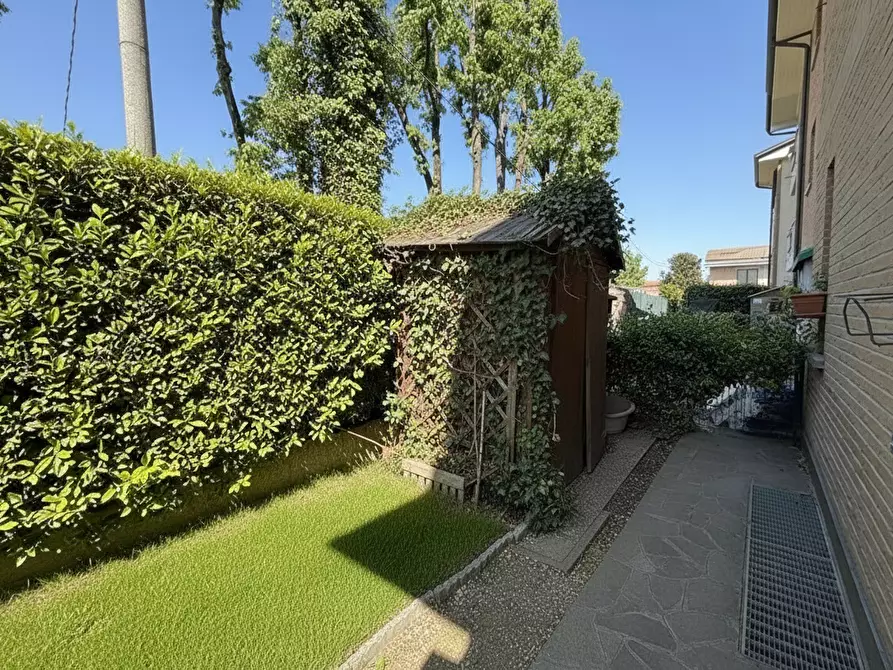 Immagine 8 di Appartamento in vendita  a Caronno Pertusella