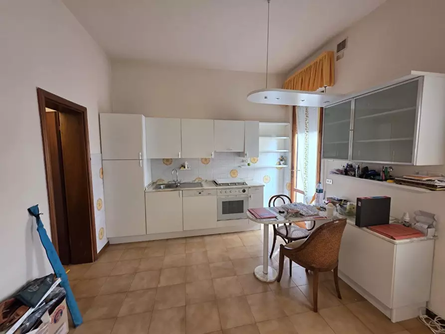 Immagine 2 di Casa semindipendente in vendita  a Viareggio