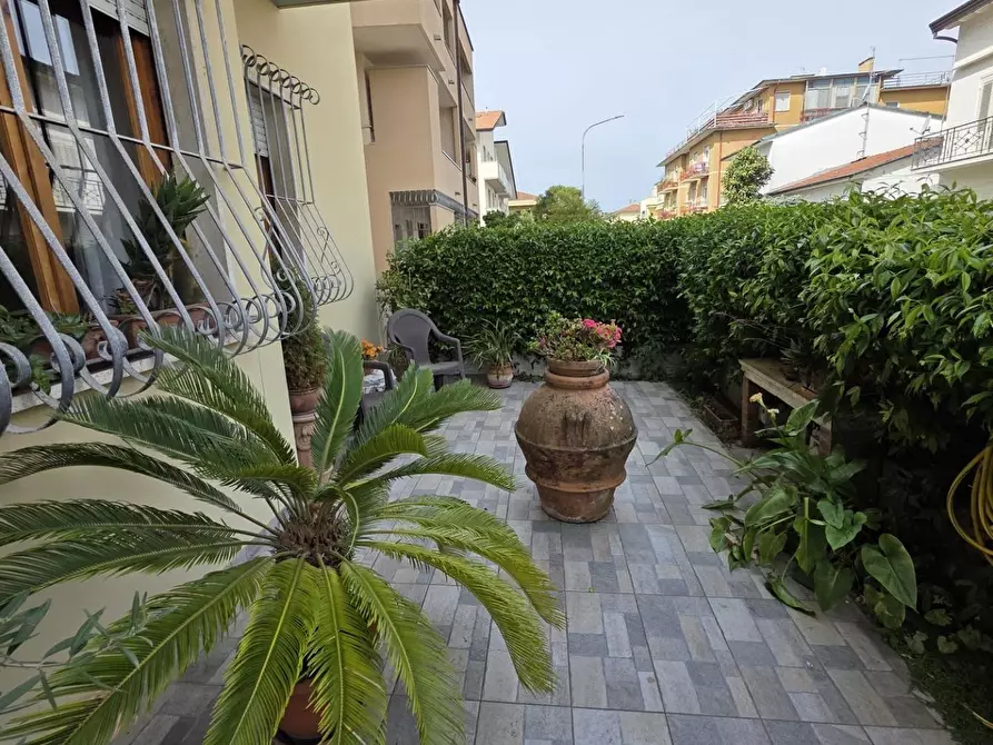 Immagine 21 di Casa semindipendente in vendita  a Viareggio