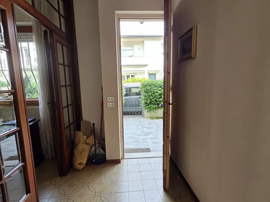 Immagine 12 di Casa semindipendente in vendita  a Viareggio