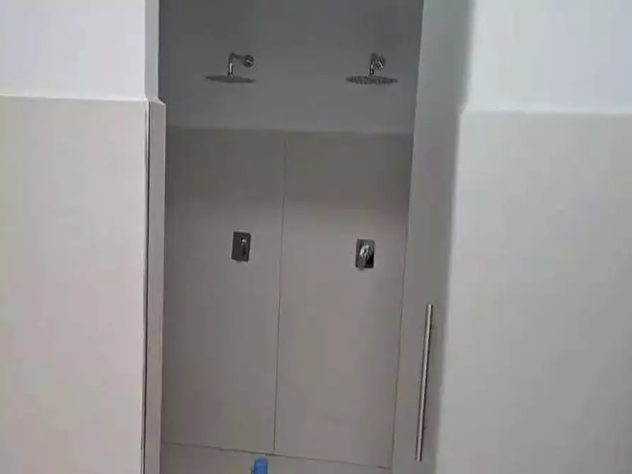 Immagine 13 di Capannone industriale in vendita  a Viareggio