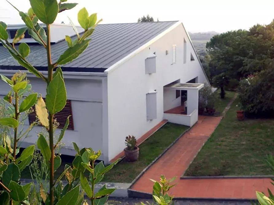 Immagine 1 di Villa in vendita  a Peccioli