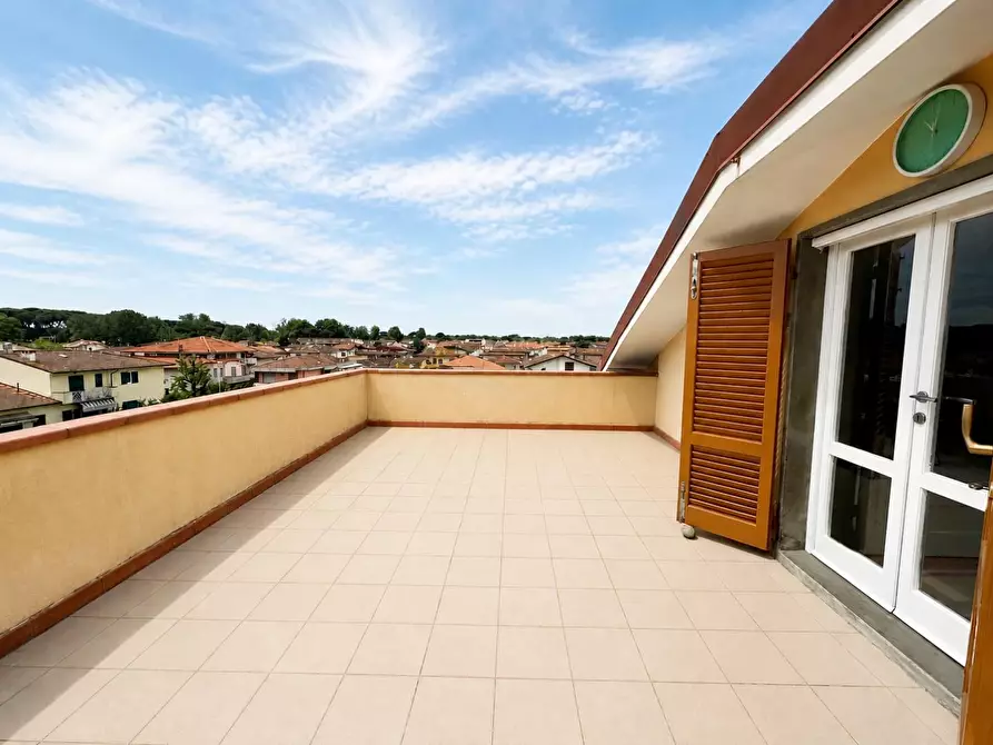 Immagine 1 di Mansarda in vendita  a Viareggio