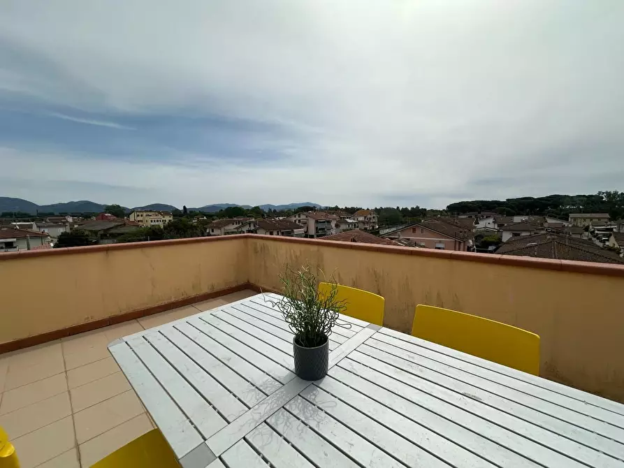 Immagine 3 di Mansarda in vendita  a Viareggio