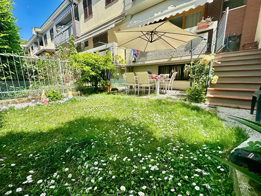 Immagine 1 di Casa semindipendente in vendita  a Carrara