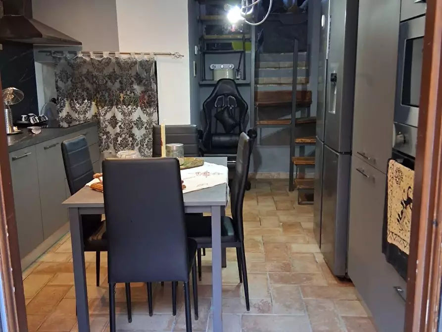 Immagine 2 di Appartamento in vendita  a Carrara