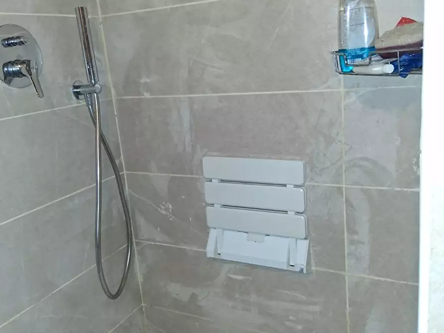 Immagine 18 di Appartamento in vendita  a Carrara