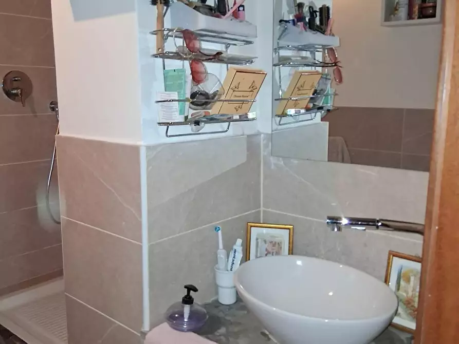 Immagine 19 di Appartamento in vendita  a Carrara