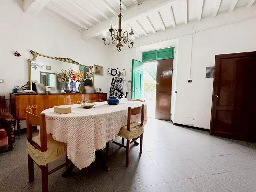 Immagine 4 di Casa colonica in vendita  a Uzzano