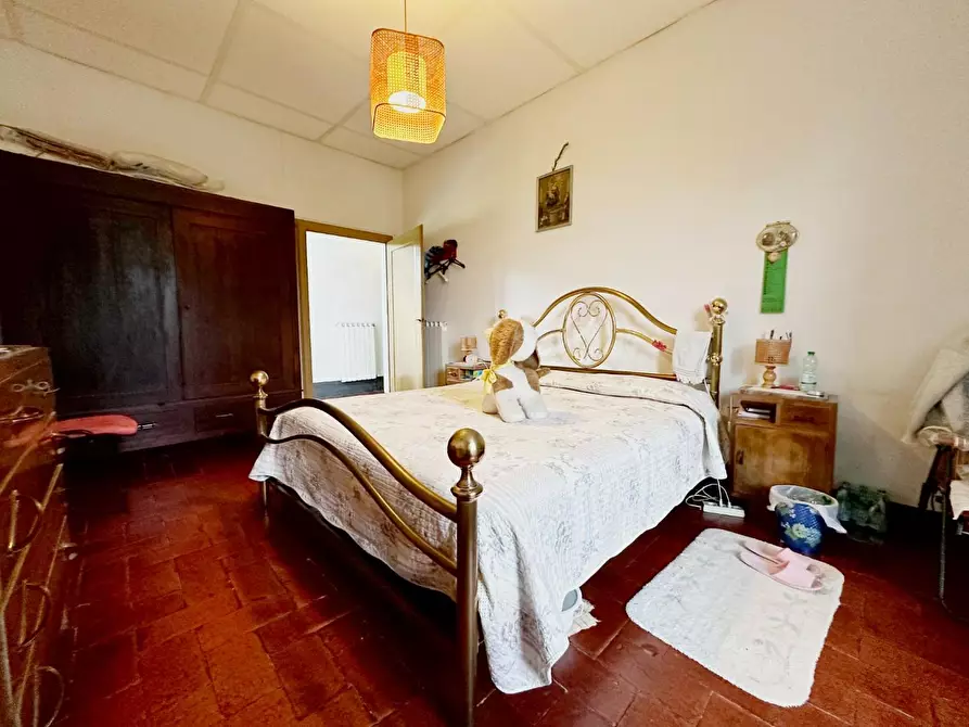 Immagine 15 di Casa colonica in vendita  a Uzzano