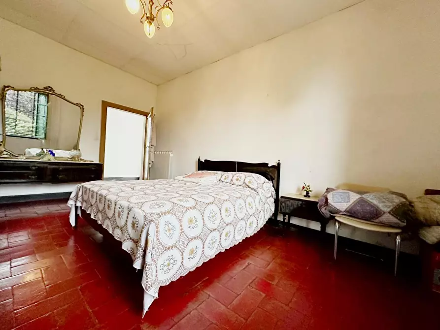 Immagine 19 di Casa colonica in vendita  a Uzzano