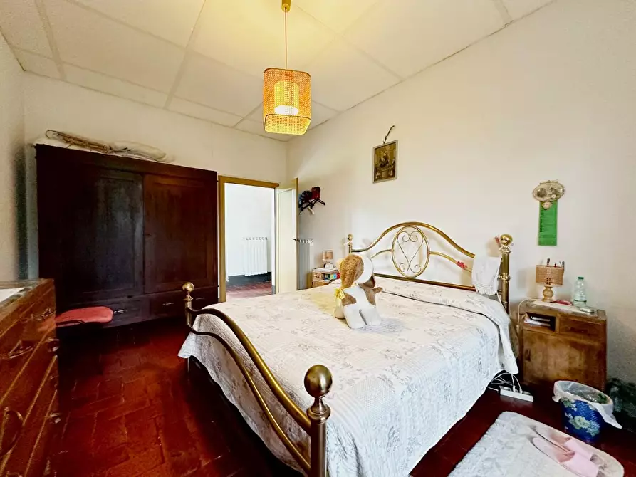 Immagine 16 di Casa colonica in vendita  a Uzzano