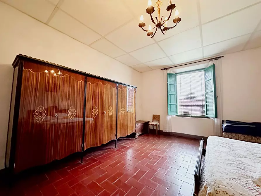 Immagine 13 di Casa colonica in vendita  a Uzzano