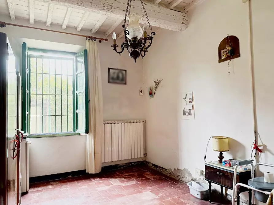 Immagine 9 di Casa colonica in vendita  a Uzzano