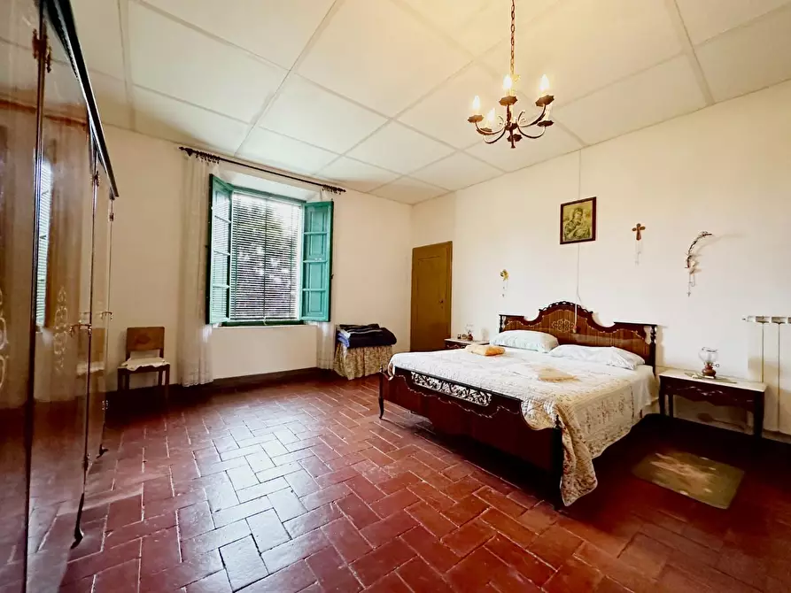 Immagine 12 di Casa colonica in vendita  a Uzzano