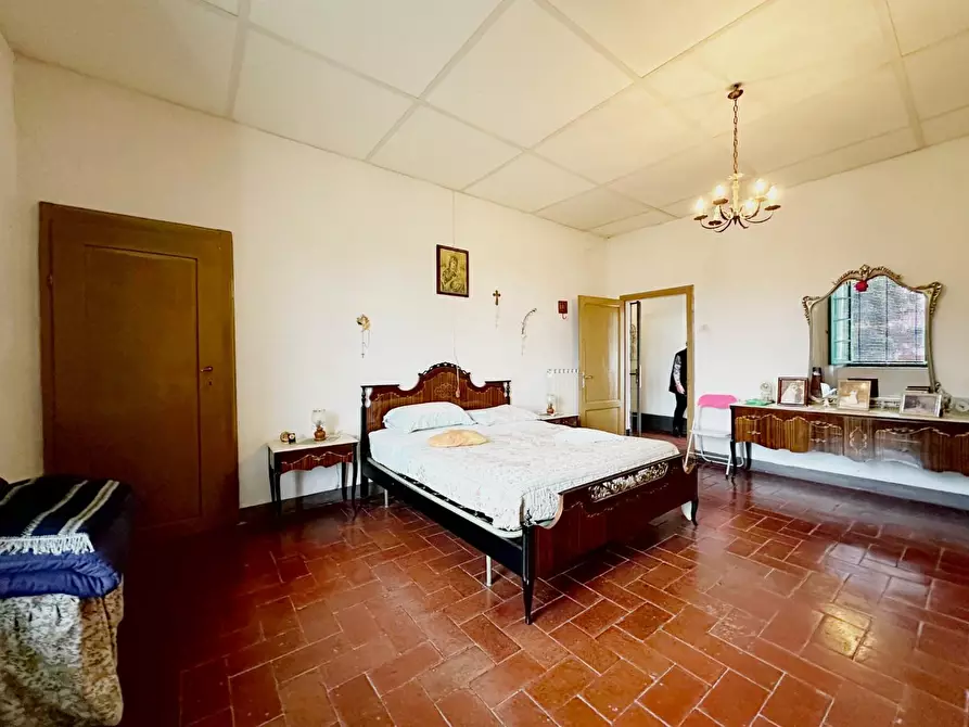 Immagine 14 di Casa colonica in vendita  a Uzzano
