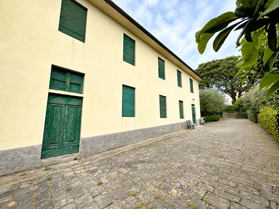 Immagine 1 di Casa colonica in vendita  a Uzzano