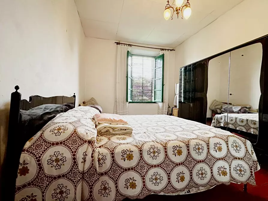 Immagine 18 di Casa colonica in vendita  a Uzzano