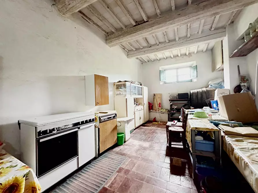 Immagine 10 di Casa colonica in vendita  a Uzzano