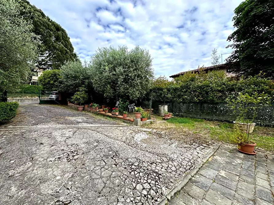 Immagine 26 di Casa colonica in vendita  a Uzzano