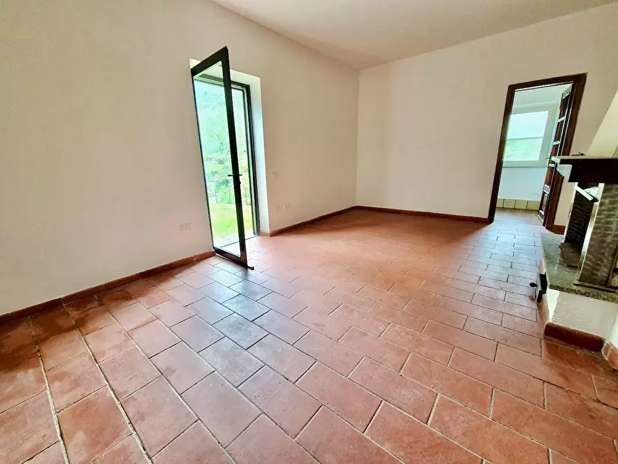 Immagine 17 di Villa in vendita  a Calci
