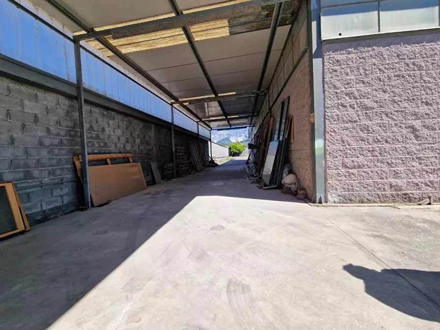 Immagine 12 di Capannone industriale in affitto  a Carrara