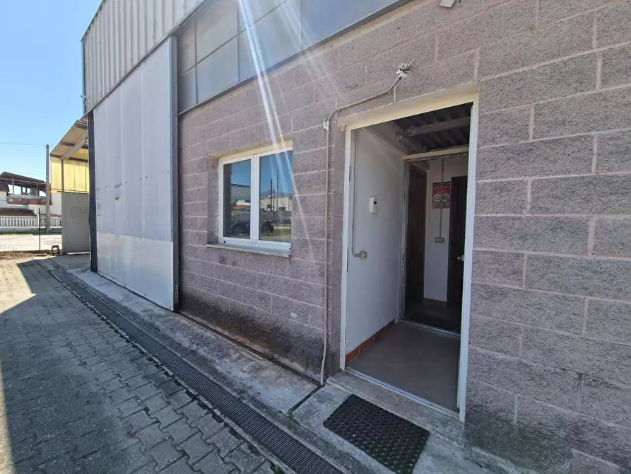 Immagine 3 di Capannone industriale in affitto  a Carrara