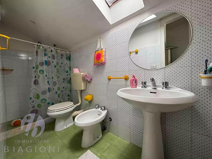 Immagine 12 di Porzione di casa in vendita  a Camaiore