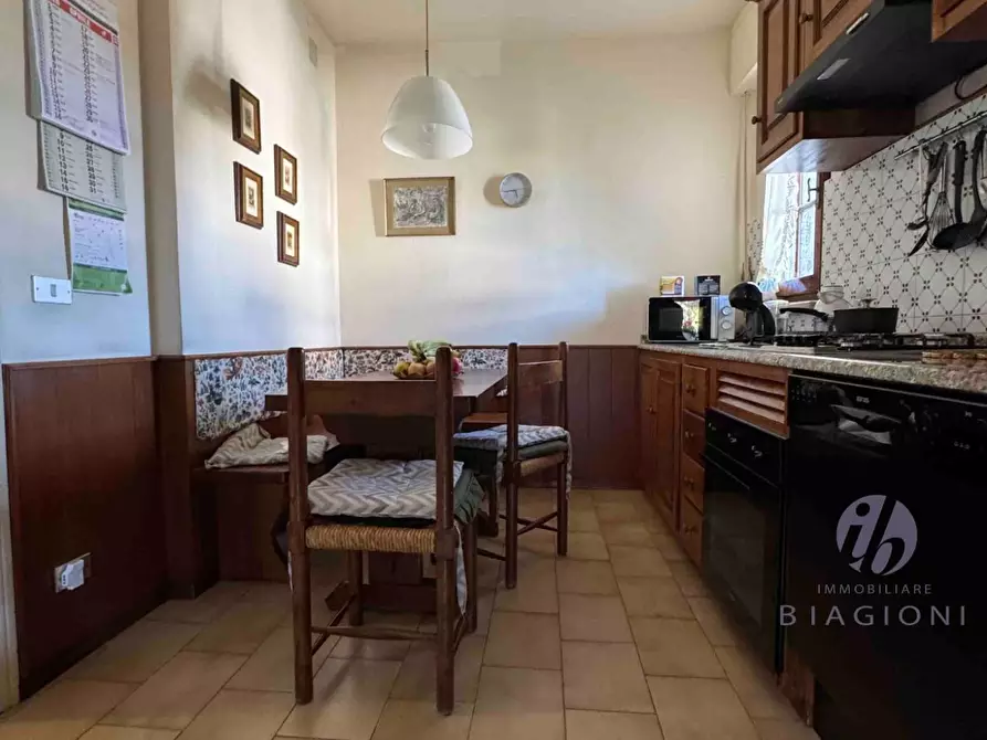 Immagine 8 di Porzione di casa in vendita  a Camaiore