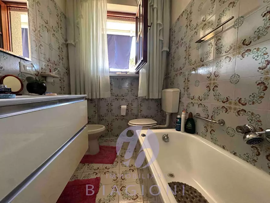 Immagine 10 di Porzione di casa in vendita  a Camaiore