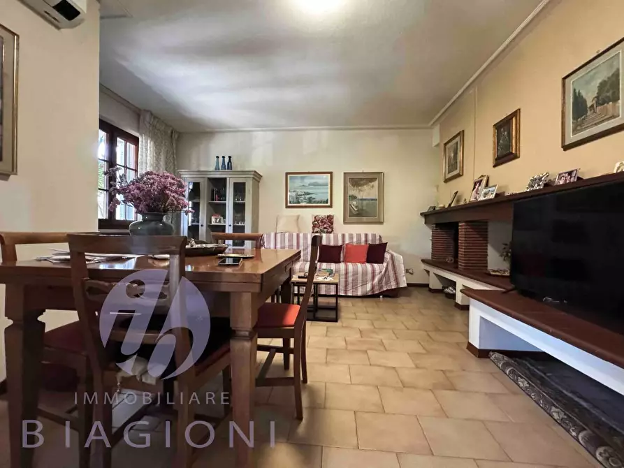 Immagine 9 di Porzione di casa in vendita  a Camaiore