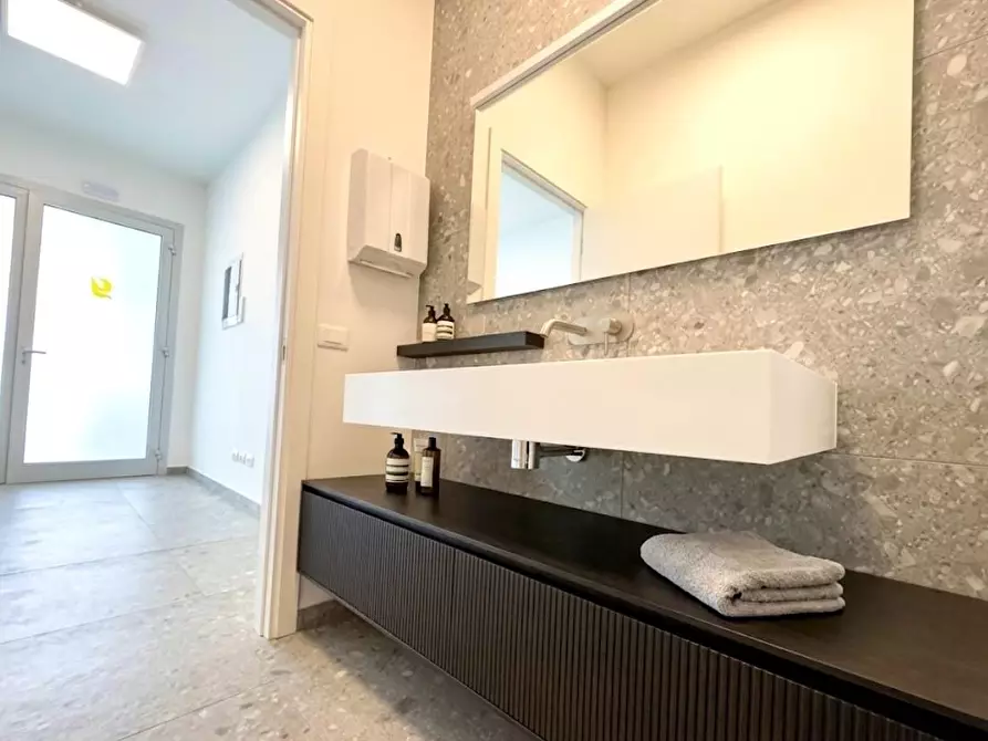 Immagine 10 di Ufficio in affitto  a Ponsacco