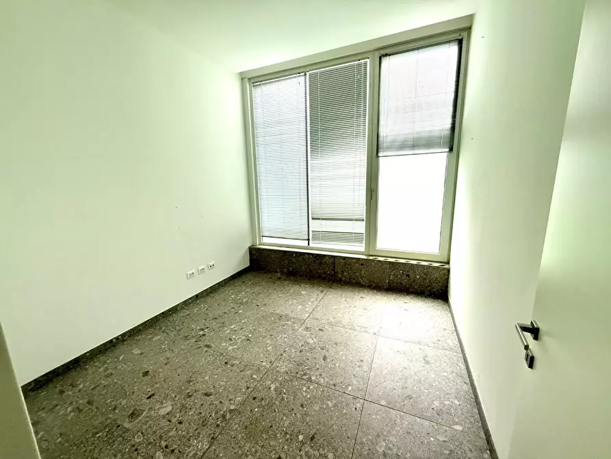 Immagine 3 di Ufficio in affitto  a Ponsacco