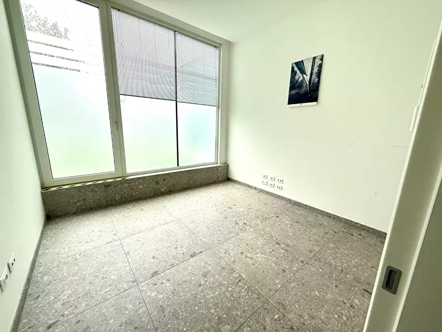 Immagine 11 di Ufficio in affitto  a Ponsacco