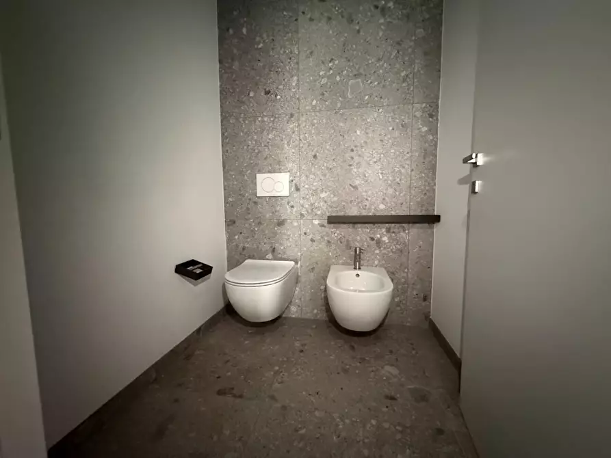 Immagine 9 di Ufficio in affitto  a Ponsacco