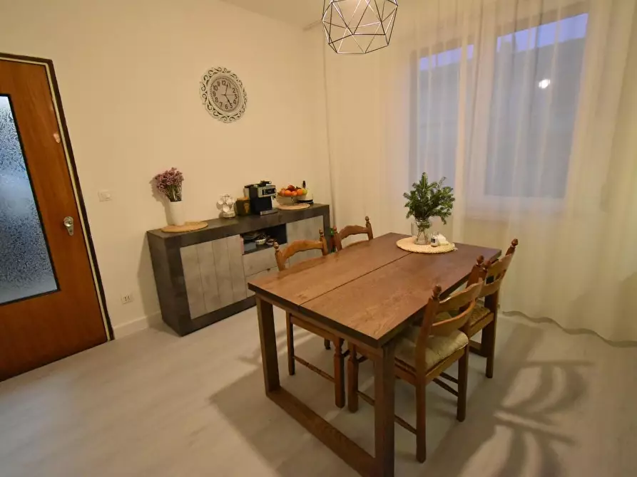 Immagine 5 di Villa in vendita  a Vecchiano