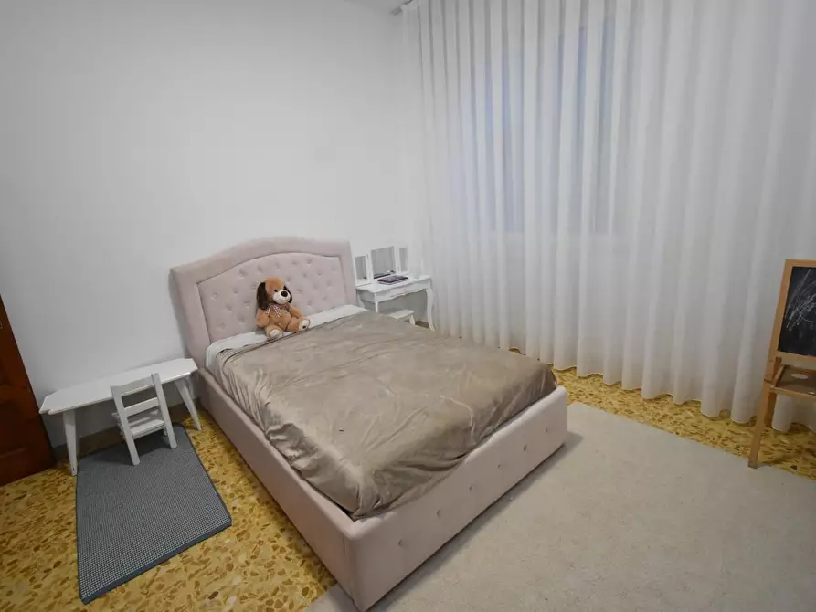 Immagine 13 di Villa in vendita  a Vecchiano