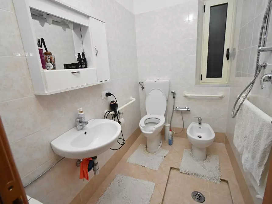 Immagine 42 di Villa in vendita  a Vecchiano