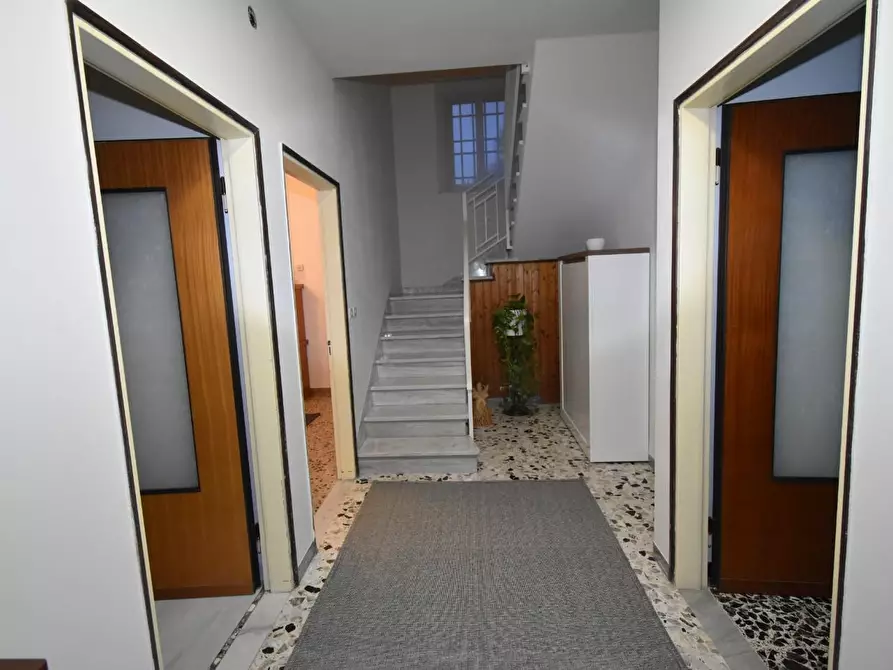Immagine 6 di Villa in vendita  a Vecchiano