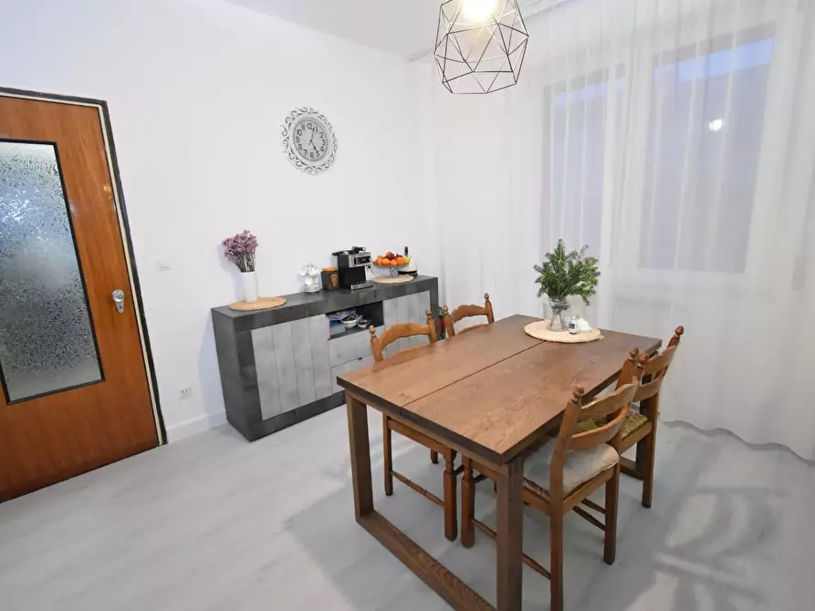 Immagine 4 di Villa in vendita  a Vecchiano
